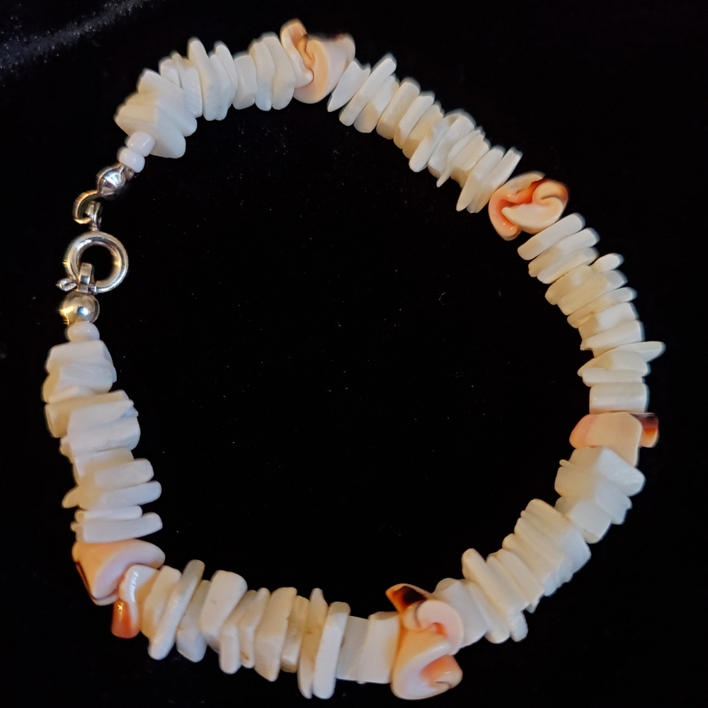 White and brown chunk of shell look bracelet 7 1/2 inches
